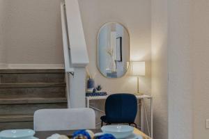 Elegant 3 BDR Townhome in Desirable Regal Palms