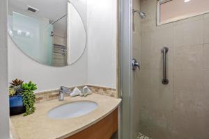 Premier Ocean Lagoon Studio · Condado with Pool