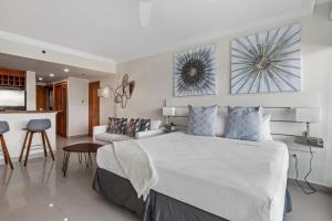 Premier Ocean Lagoon Studio · Condado with Pool