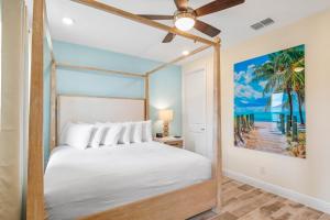 Turquoise Breeze - Close to Disney