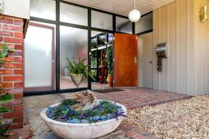 Mid Century Modern - Weekly Winter Rates