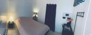Sejours chez l'habitant Chambre privee face a la gare : Chambre Double