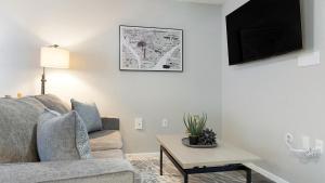 Landing at Villa de Oro - 1 Bedroom in South Sa...