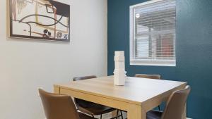 Landing at Villa de Oro - 1 Bedroom in South Sa...