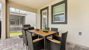 Upstay ChampionsGate 9BR Villa with Pool & Cinema