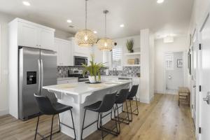 Happy Hawaiian Themed Condo