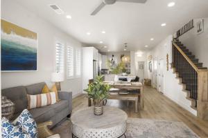 Happy Hawaiian Themed Condo