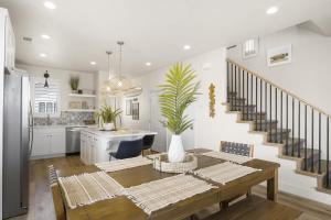 Happy Hawaiian Themed Condo
