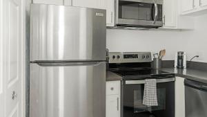 Landing Stylish 2BD Tennis Court Gym