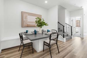 Brand New Desert Cliff - Sleeps 20 Guests