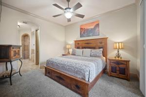Western Front - Rustic Charm & Comfort