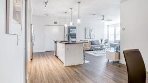 Landing Chic 2BD Clubhouse Gym