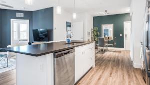 Landing Chic 2BD Clubhouse Gym