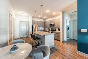 Landing Modern 2BD Gym Pool