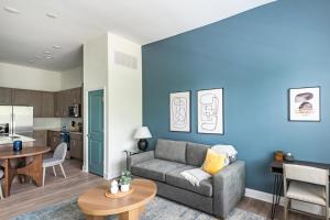 Landing Spectacular 1BD Pool Clubhouse