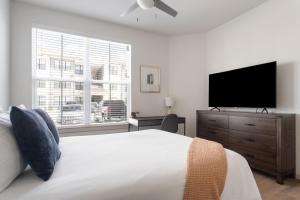 Landing Beautiful 1BD Gym Clubhouse