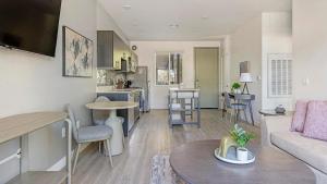 Landing Apartments - Glendale