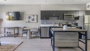 Landing Apartments - Glendale