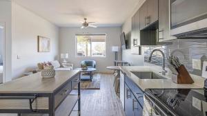 Landing Beautiful 1BD Pool Clubhouse