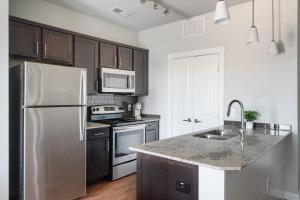 Landing Stylish 1BD Gym Yoga Studio