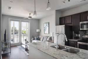 Landing Stylish 1BD Gym Yoga Studio