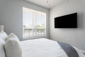 Landing Stylish 1BD Gym Yoga Studio