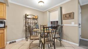 Coastal Clipper - Charming 2 BDR Walk to Beach