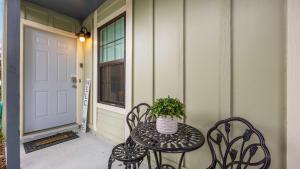 Coastal Clipper - Charming 2 BDR Walk to Beach