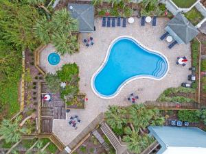 Treetop Beach Condo - Sleeps 7