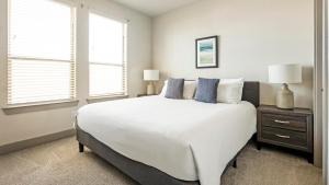 Landing at The Flats at Shadowglen - Manor