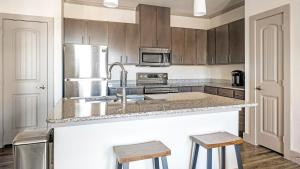 Landing Apartments - Shadow Glen