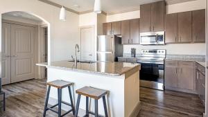 Landing Amazing 1BD Gym Courtyard