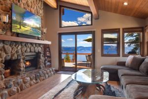 Shoreline Vista - Lake Views Near Hike & Bike