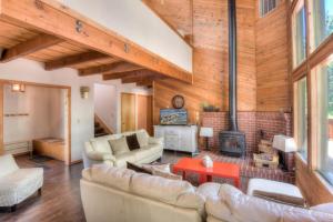 Northwoods Hangout Near Tahoe Donner
