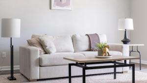 Landing Chic 1BD Pool Clubhouse