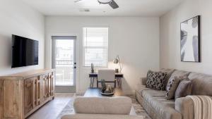 Landing Stylish 2BD Clubhouse Gym