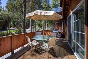 Paradise Pines 3BR Secluded Cabin Minutes in Tahoe Donner