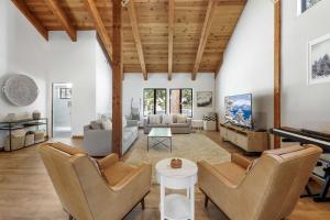 Bright & Modern Cabin Luxury Home in Carnelian Bay