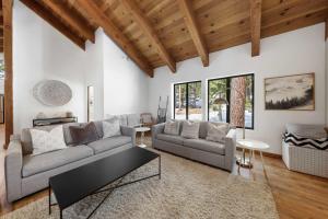 Bright & Modern Cabin Luxury Home in Carnelian Bay
