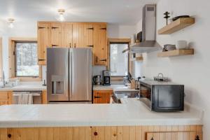 North Lake Hideaway Prime Locale for Outdoor Fun