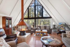 Woodside Hideout - Hop Away from Activities