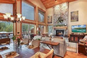 Wulfs Lodge at Olympic Valley - Unwind in Hot Tub