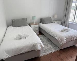 Pen-Y-Pont 4 bedroom riverfront retreat with cottage charm