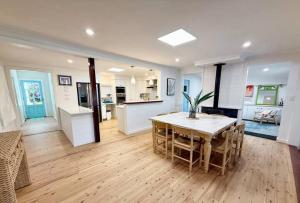 Pen-Y-Pont 4 bedroom riverfront retreat with cottage charm