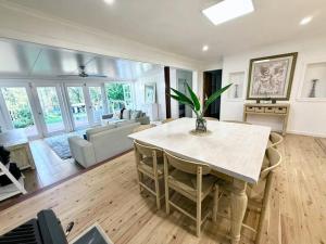 Pen-Y-Pont 4 bedroom riverfront retreat with cottage charm