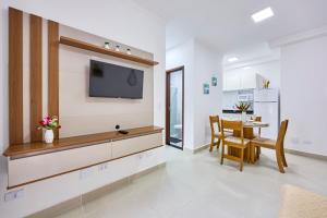 BH05: 1 Quadra d Praia, Ar, Churrasqueira, Piscina