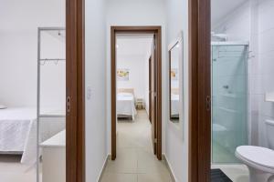 BH05: 1 Quadra d Praia, Ar, Churrasqueira, Piscina