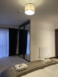 The Crimsons, with free parking, Harlow