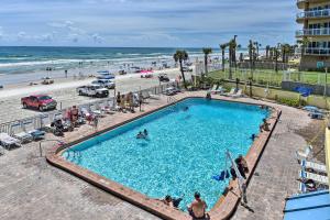 Partial Ocean Views Daytona Beach Studio!