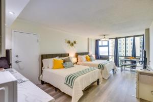 Partial Ocean Views Daytona Beach Studio!